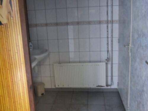 Halletje, twee toiletten+ douche